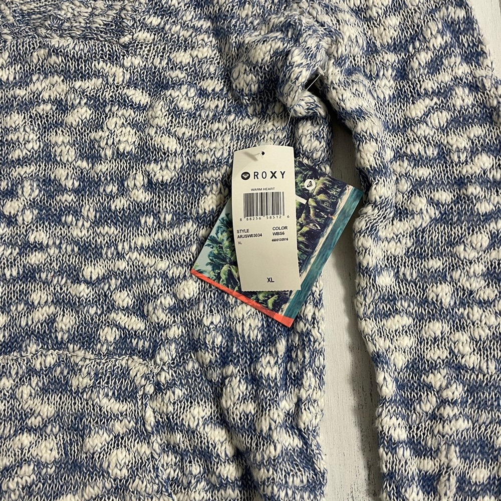 Nwt Roxy Pullover - image 2